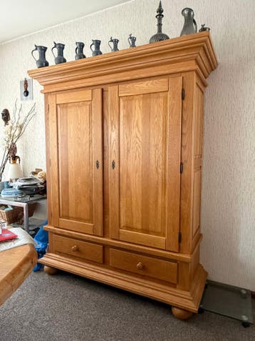 Massief eikenhouten kast met laden en deuren