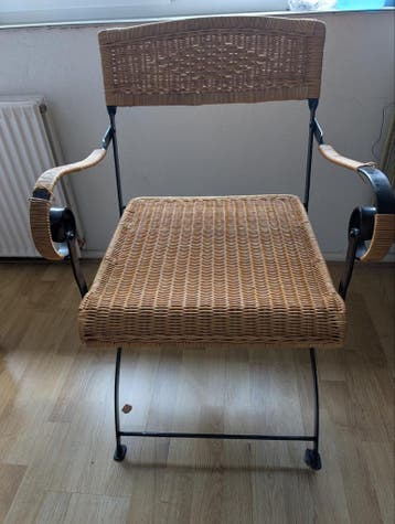 Gratis stoel met staal en riet