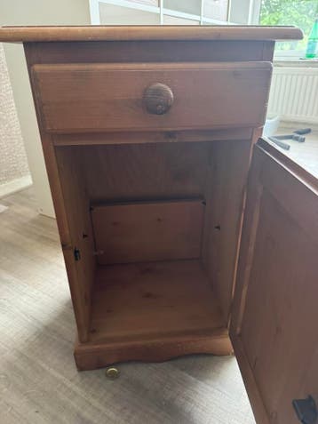 Houten nachtkastje