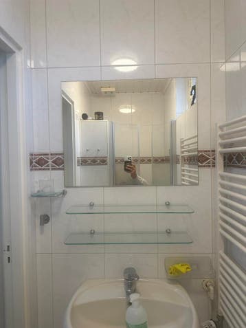 Spiegelset voor badkamer met glazen planken
