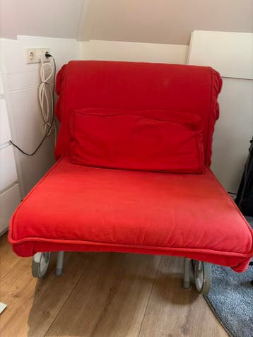 Rode slaapstoel / loungestoel op wieltjes