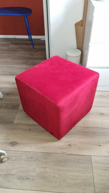 GRATIS - Rood Fluwelen Poef