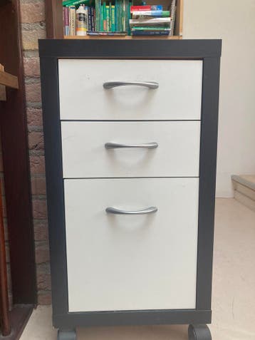 Ladeblok Ikea zwart wit 70 hoog/37 breed 51 diep