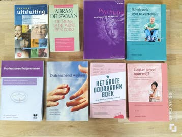 Diverse studieboeken psychologie, sociologie & hulpverlening