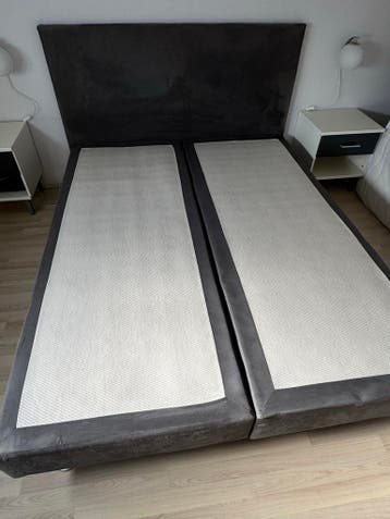 Tweepersoons boxspring 160x200cm met hoofdbord