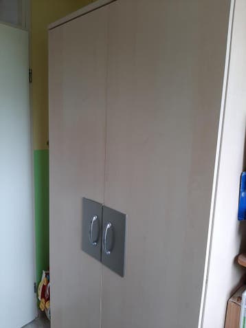 Ikea kledingkast met planken en hangruimte