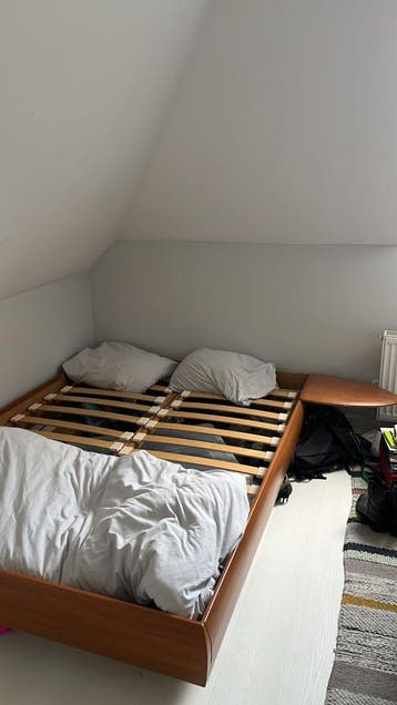Gratis tweepersoons bedframe (hout) – ophalen maandag 11 mei