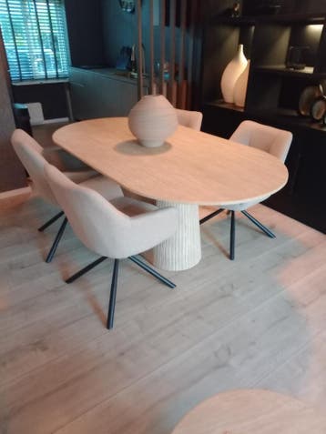 Travertin eettafel met mdf pilaar zuil poot (blad met fout)