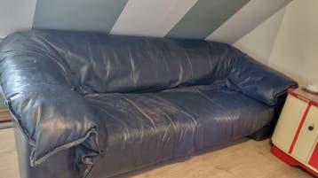 Comfortabele donkerblauwe leren bank