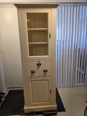 Witte kast gratis op te halen