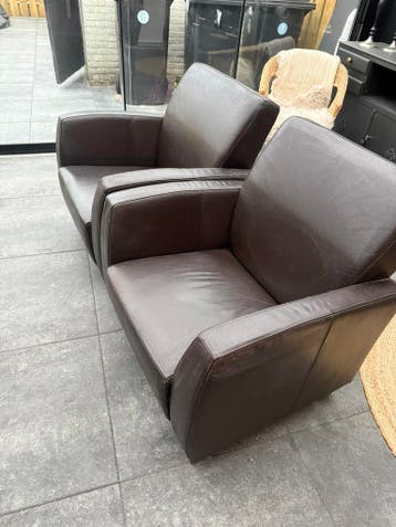 2 bruin leren fauteuils - gratis af te halen.