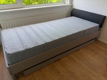 Eenpersoonsbed met matras