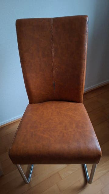 Gratis 4 eetkamerstoelen