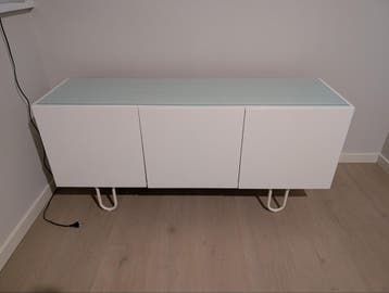 IKEA Finnby TV meubel met glazen plaat - 142x64x39.5 cm