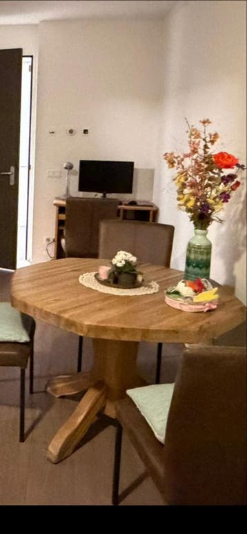 Gratis op te halen eiken eettafel.