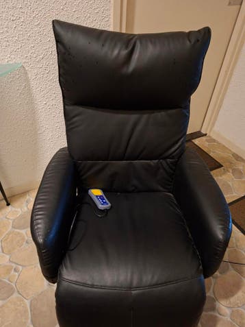 GRATIS  stoel met massage/ trilfunctie en  relaxstand voeten