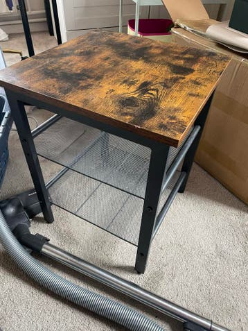Gratis Nachtkastje/bijzettafel