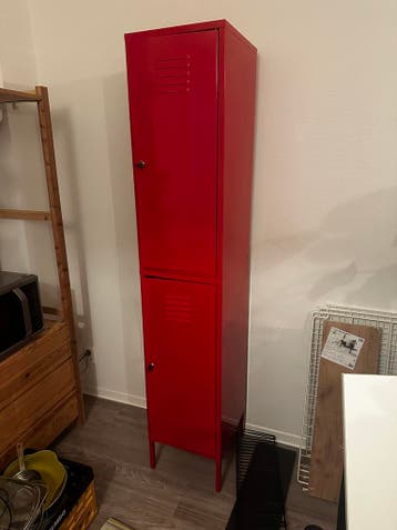 Rode locker Ikea