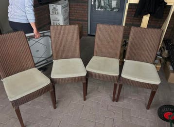 Gratis! 4 rotan stoelen