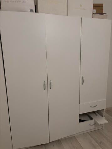 Witte kledingkast gratis op te halen