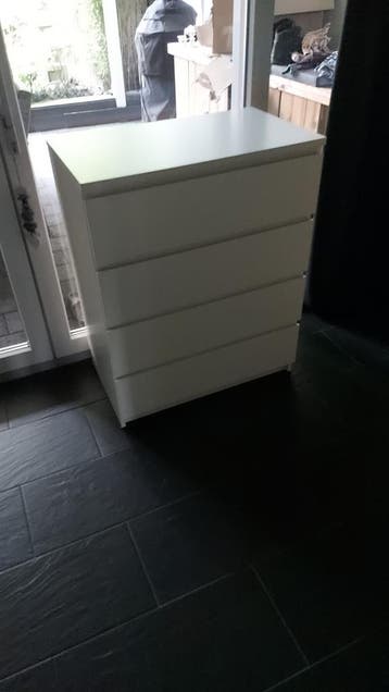 Witte ladekast met 4 laden
