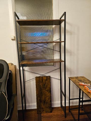 Industriële boekenkast met kruisframe – GRATIS