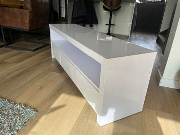 GRATIS: Modern wit tv-meubel