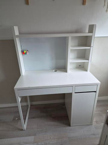Kinderbureau met opzetstuk - gratis af te halen