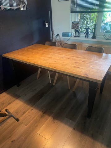 Eettafel heb wel een likje verf nodig