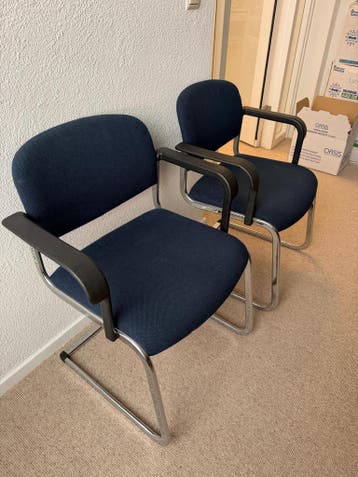 Stoelen (6 stuks) GRATIS
