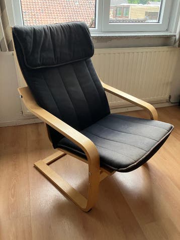 Ikea Poäng fauteuil zwarte stof kussen gratis
