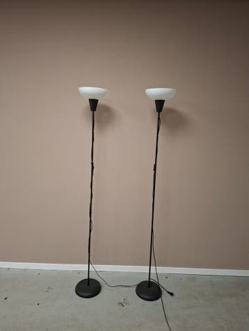 Twee staande lampen gratis af te halen