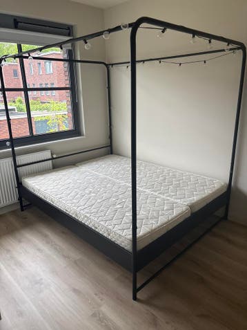 Zwart metalen hemelbed met verlichting, 160x200 cm