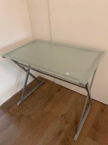 GRATIS Bureau met glasplaat