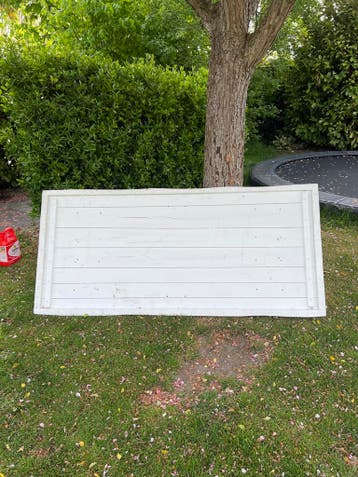 6-persoons tafel met houten blad en V-poot