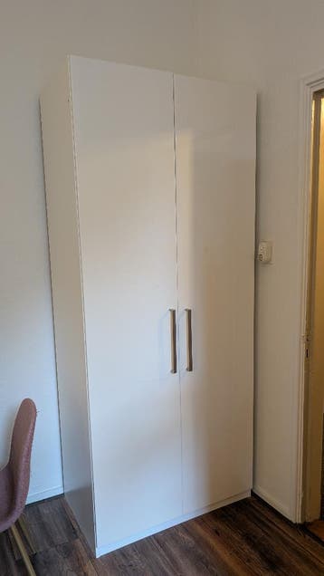Hoge kast moet weg - GRATIS
