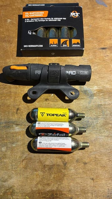 SKS Airchamp Pro CO2-pomp met cartridges