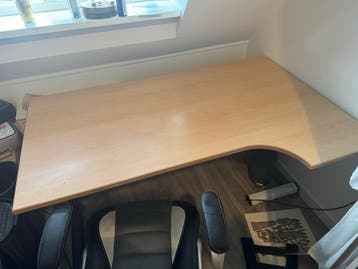 Hoekbureau in lichte houtkleur - Ruim en functioneel
