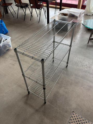 Metalen rek met 3 planken - ideaal voor opslag