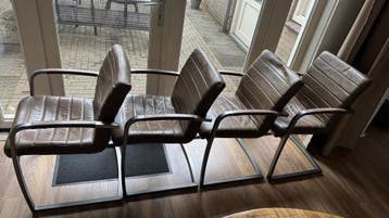 Gratis Set van 4 industriële eetkamerstoelen, bruin leer