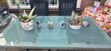 Glazen tuintafel met metalen onderstel