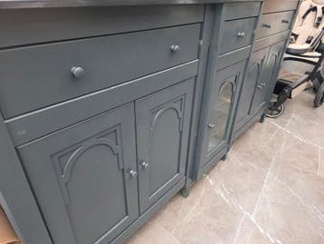Grijze dressoir/kast met lades en deuren