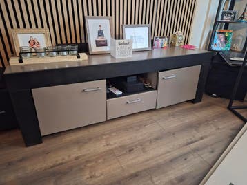 Tv meubel en vitrine kast