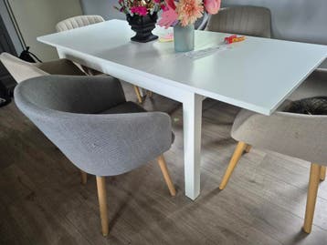 Gratis: Witte Uitklapbare Eettafel met 6 Stoelen