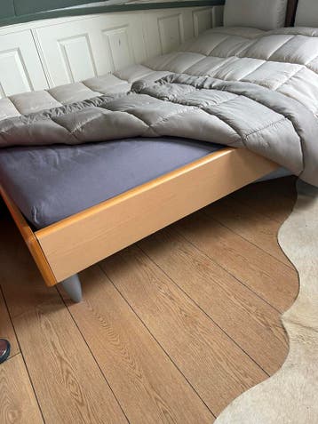 Tweepersoonsbed met lattenbodem en matras 140x200