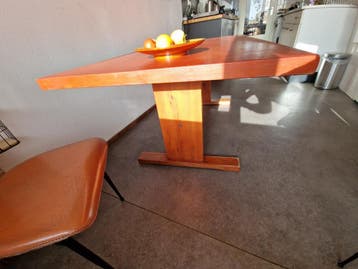 Stevige massief grenen eettafel