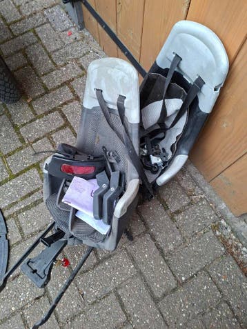 Bobike Junior achterzitje -2x gebruikt, incl. jasbeschermers