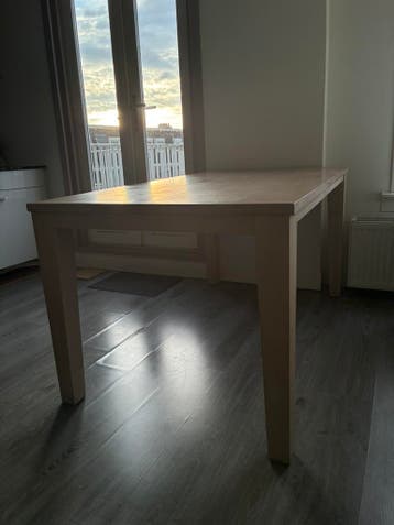 Robuust houten eettafel gratis op te halen