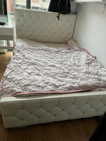Gratis bed met make-up vlekken
