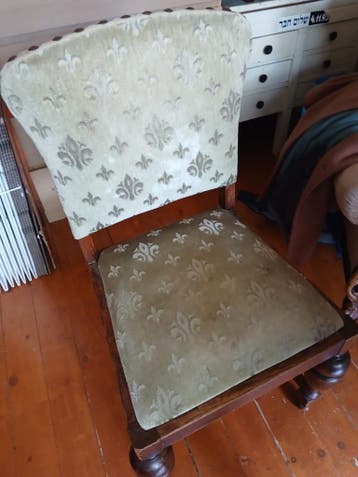 2 gestoffeerde eetkamerstoelen